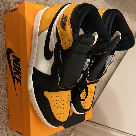 Air Jordan 1 Retro High OG ‘Yellow Toe’ - Picture 4 of 9